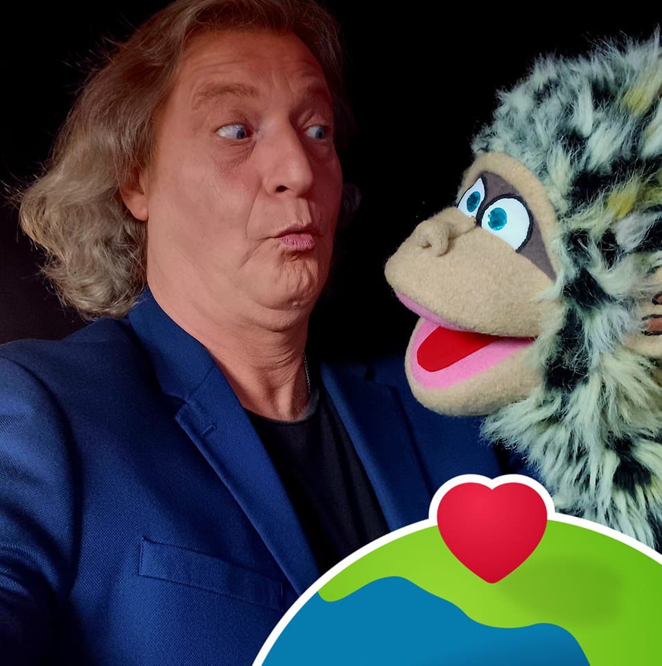 Laurent et sa fidèle marionnette JUNOR.