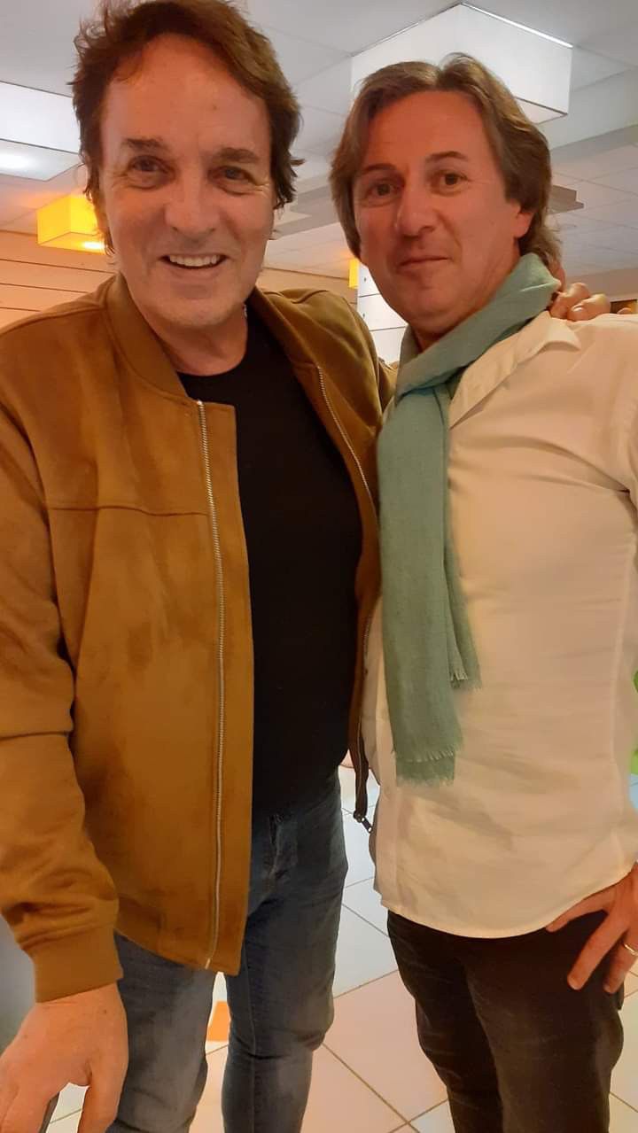 Partage de scène, en toute amitié, avec Christian DELAGRANGE…deux grandes voix chez Euro Show.